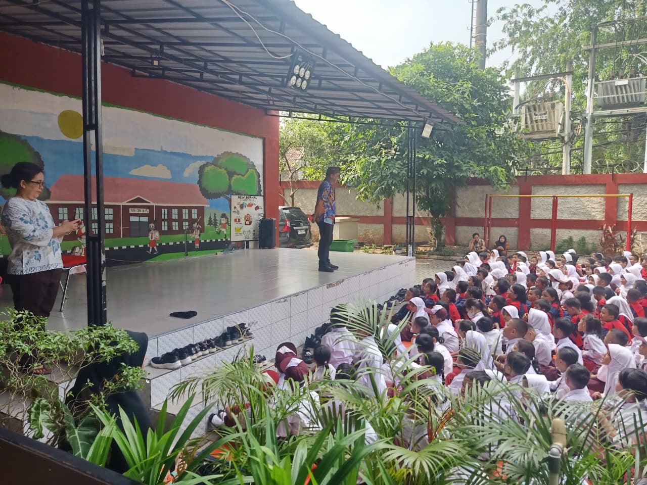 Wisata LiterAsyik Ke SDN Cipinang Besar Selatan 12